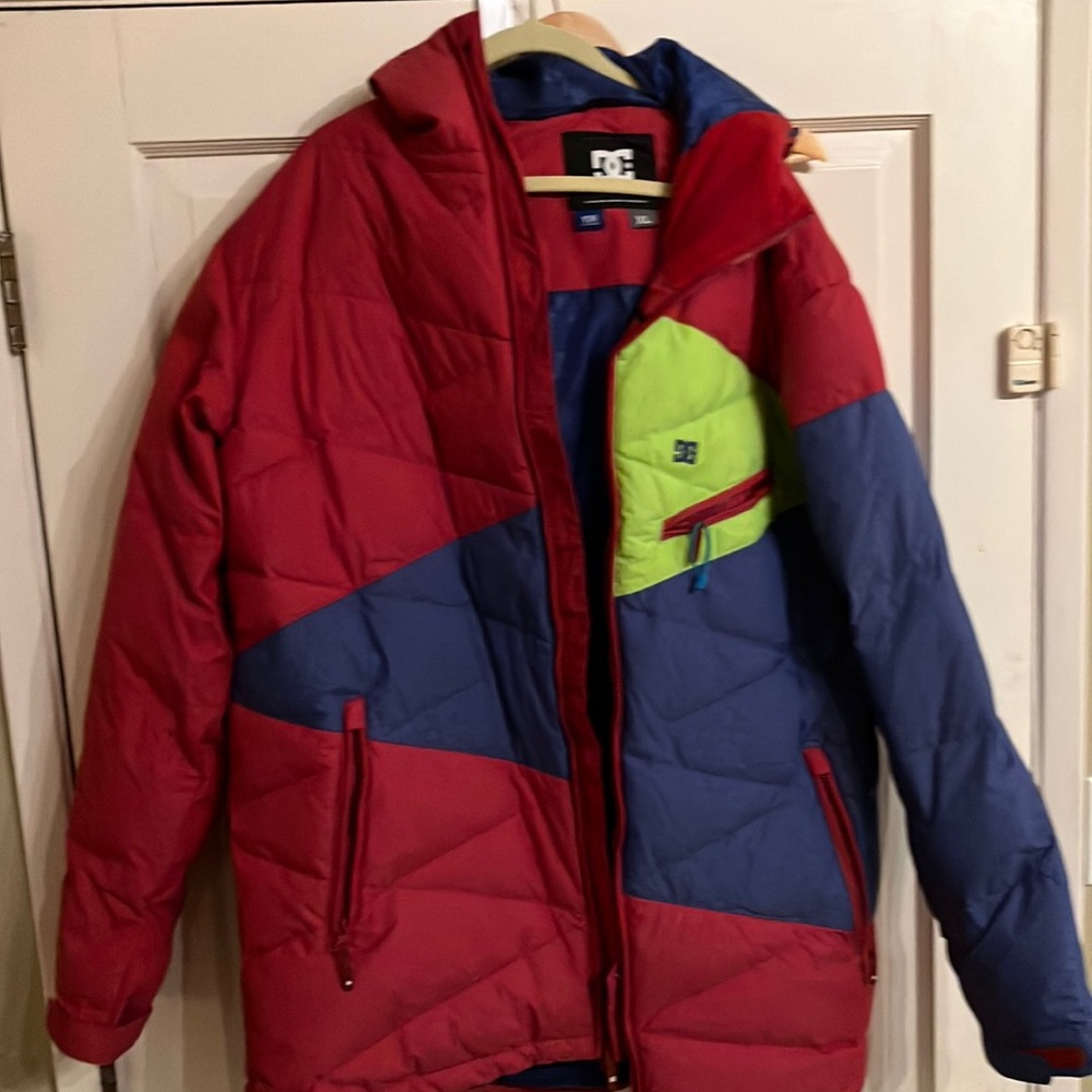 DC, Multicolor, Very Cool, Hooded Ski Jacket, 10 k Waterproof. Size is Men's XL